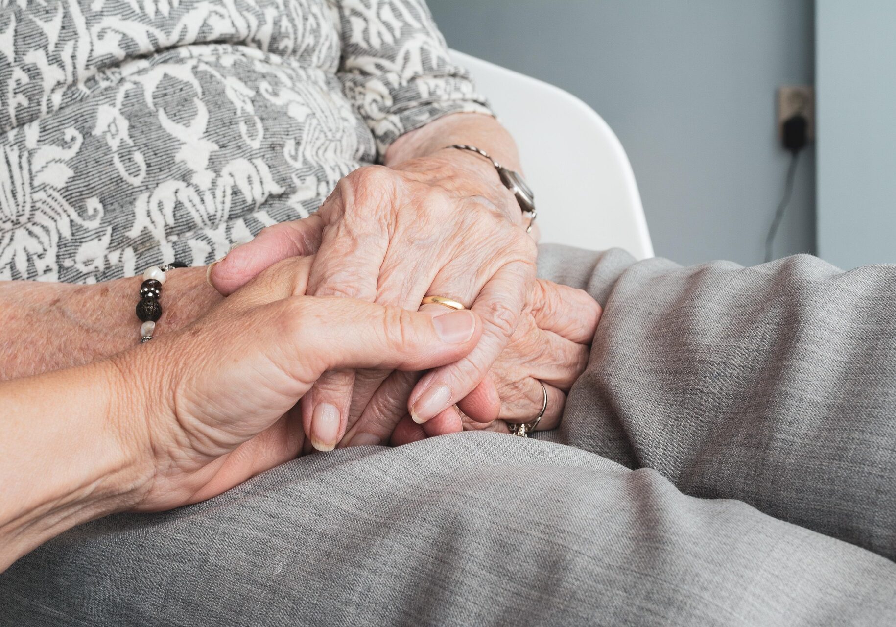 hands-4344711_1920